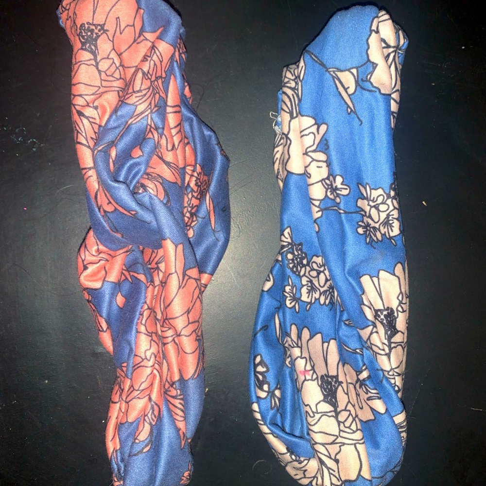 3 head bands and 3 hair clips 💗